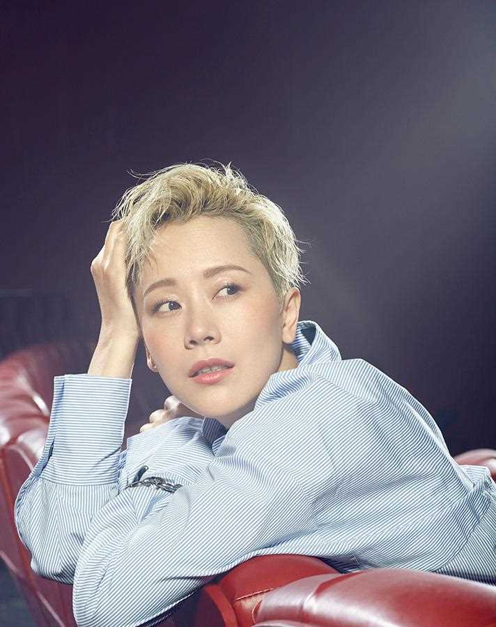 高清海清露肩衬衫搭配蕾丝颈链干练性感图集