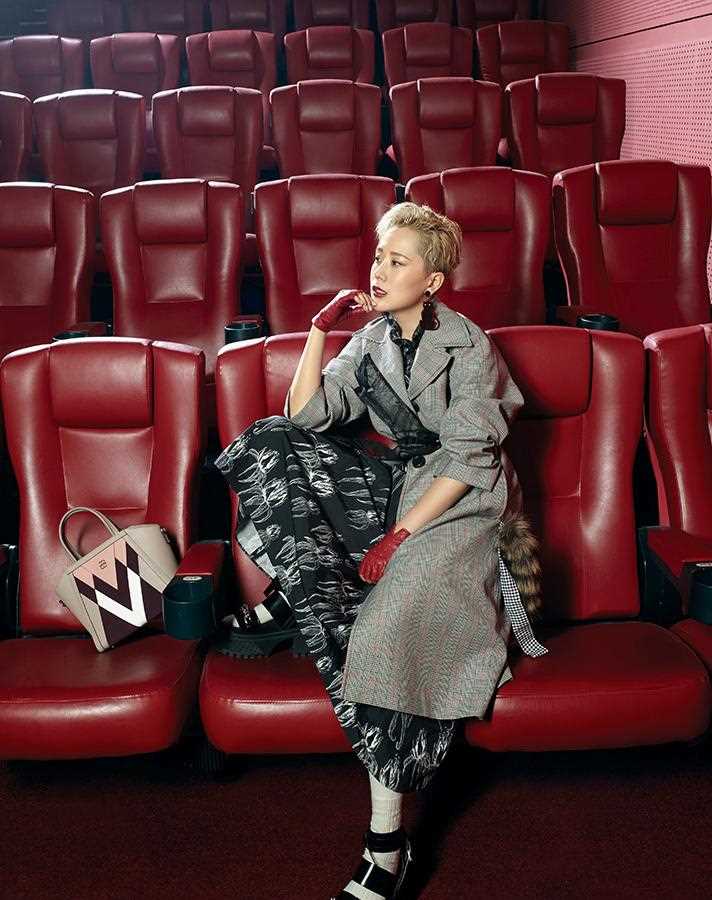 高清海清露肩衬衫搭配蕾丝颈链干练性感图集