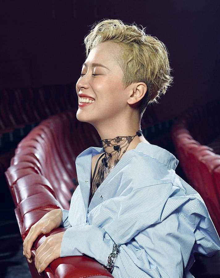 高清海清露肩衬衫搭配蕾丝颈链干练性感图集