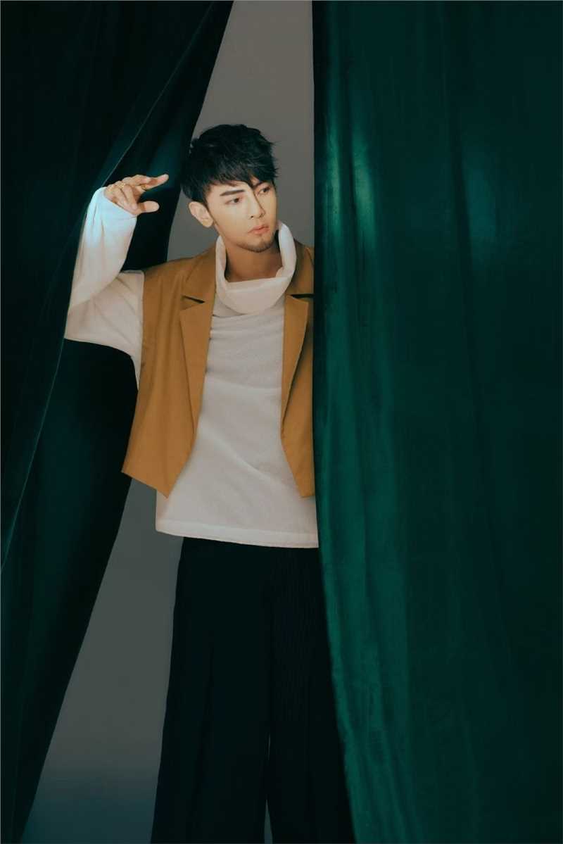 汪东城性感小胡茬雅痞范十足复古风