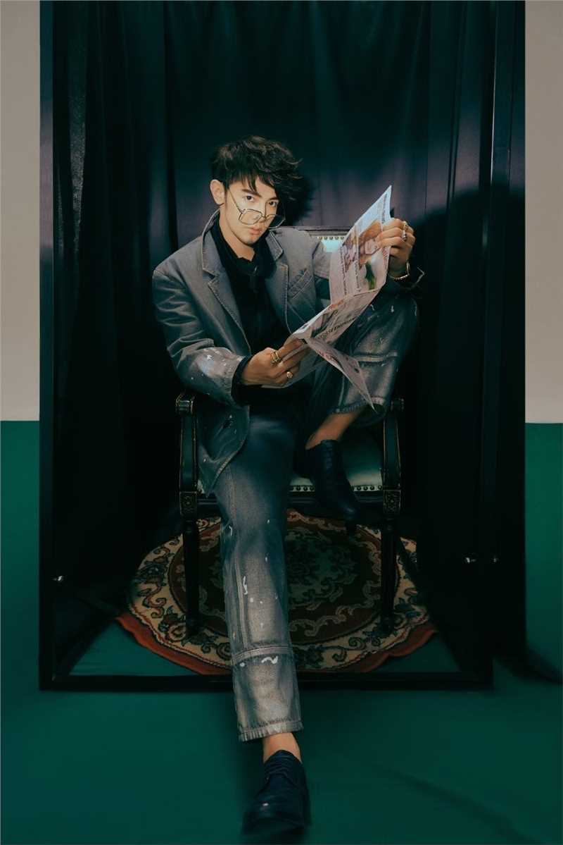 汪东城性感小胡茬雅痞范十足复古风