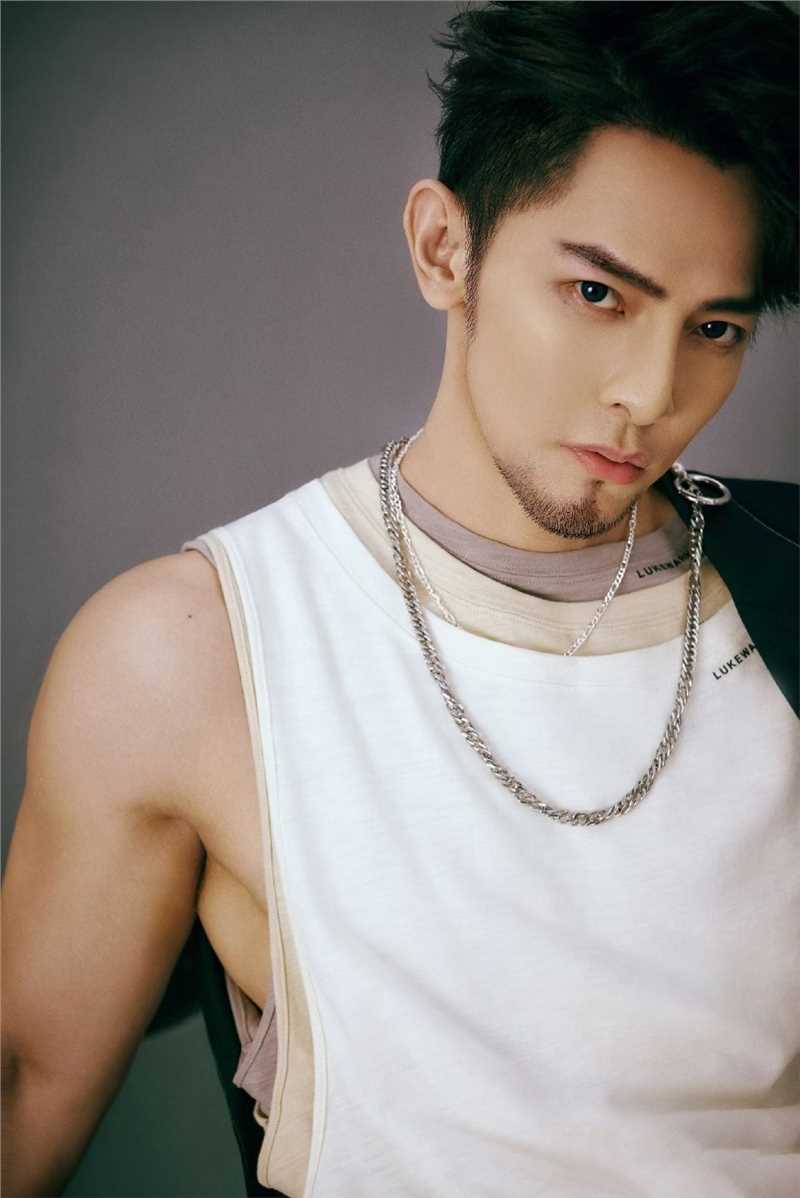 汪东城性感小胡茬雅痞范十足复古风