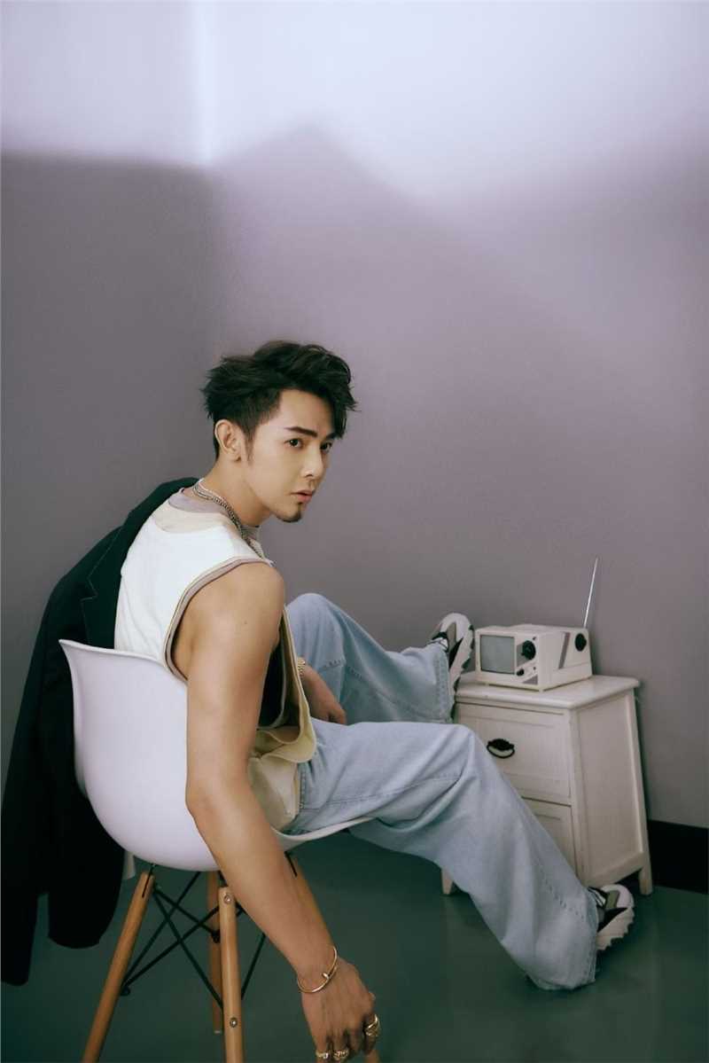 汪东城性感小胡茬雅痞范十足复古风