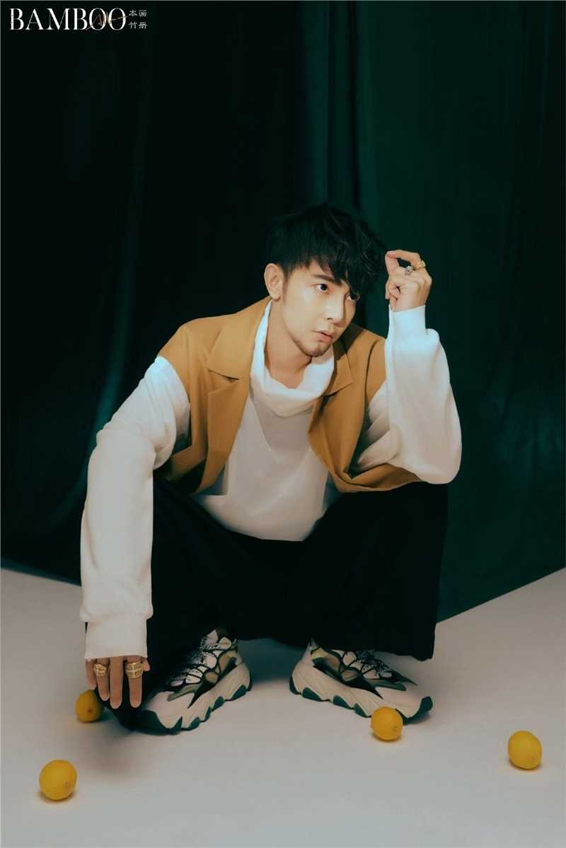 汪东城性感小胡茬雅痞范十足复古风