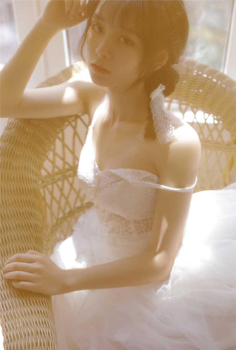 高清清纯美女吊带白裙梦幻朦胧图集