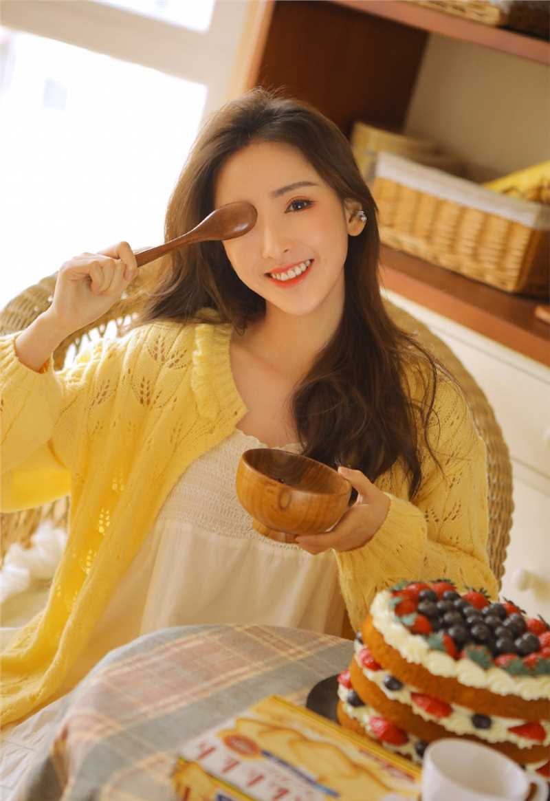 高清瓜子脸小姐姐甜美笑容居家图集