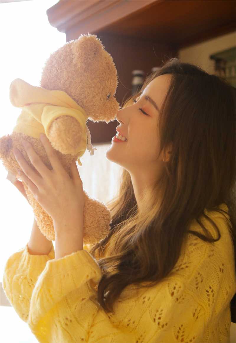 高清瓜子脸小姐姐甜美笑容居家图集