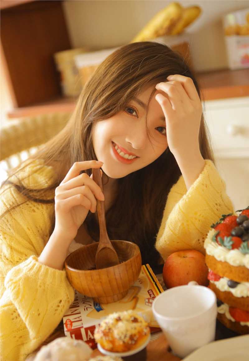 高清瓜子脸小姐姐甜美笑容居家图集