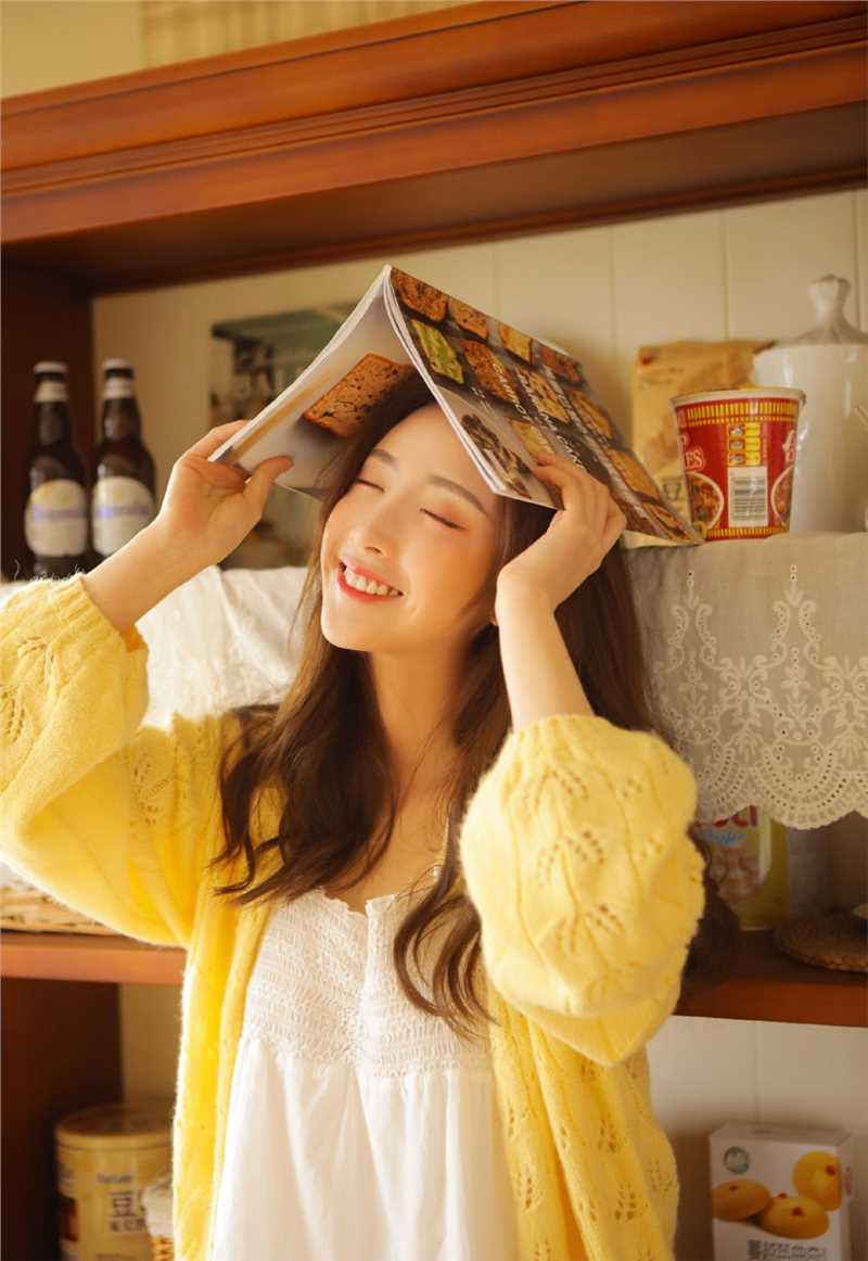 高清瓜子脸小姐姐甜美笑容居家图集