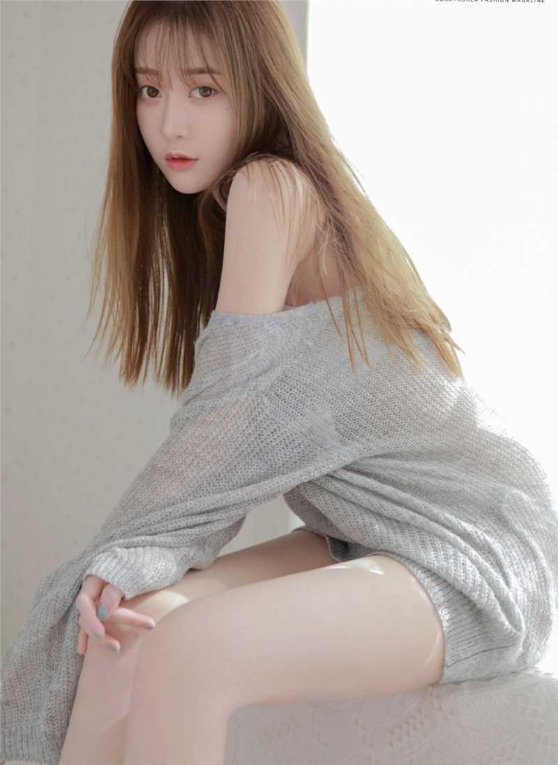 优质宅男女神吊带内衣香肩大长腿相册