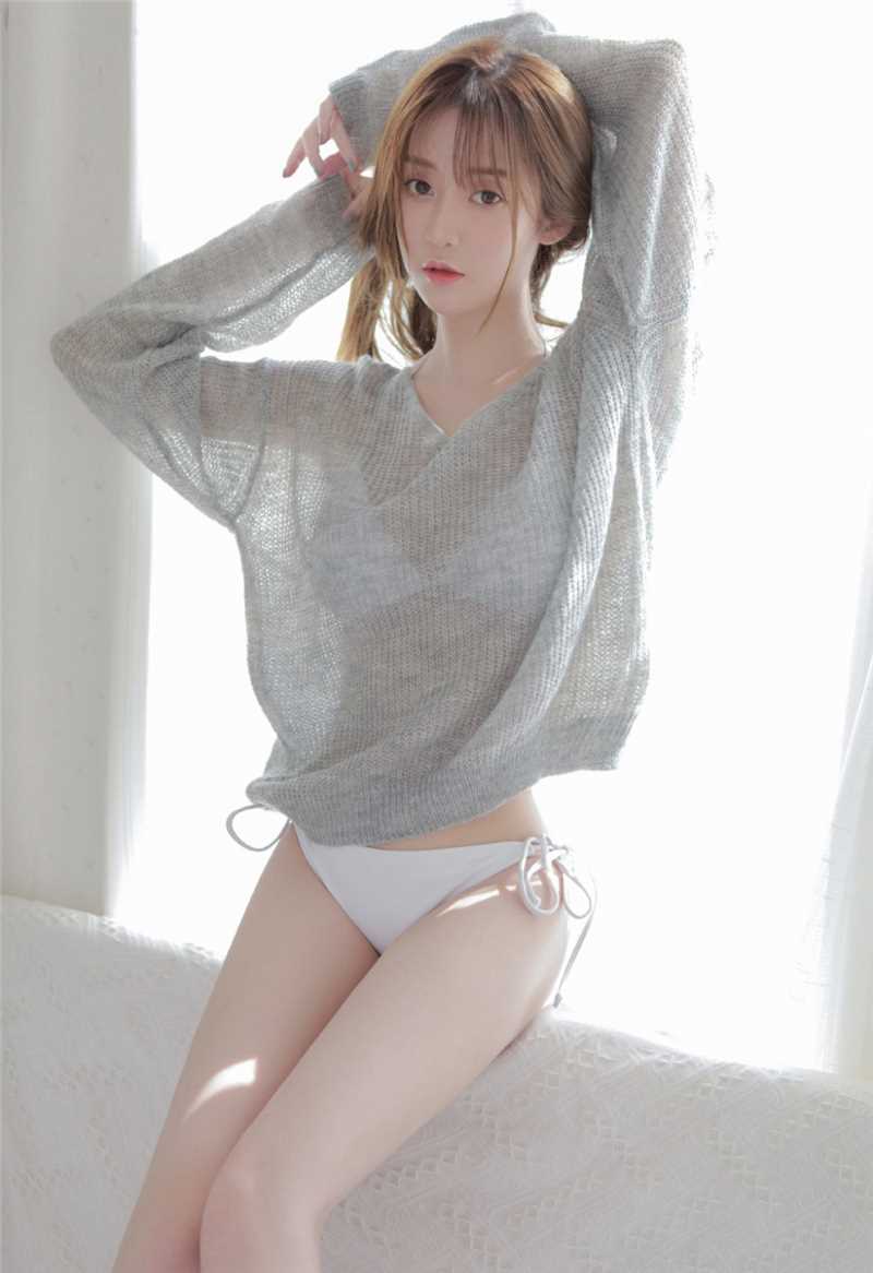 优质宅男女神吊带内衣香肩大长腿相册