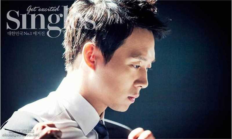 韩国帅哥朴有天《Singles》时尚杂志封面
