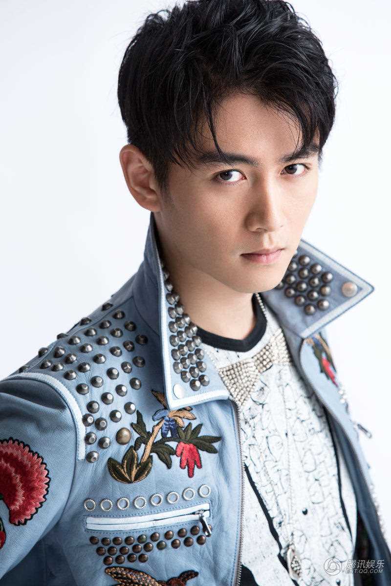 优质陈晓钉珠刺绣外套大显时尚型男魅力相册