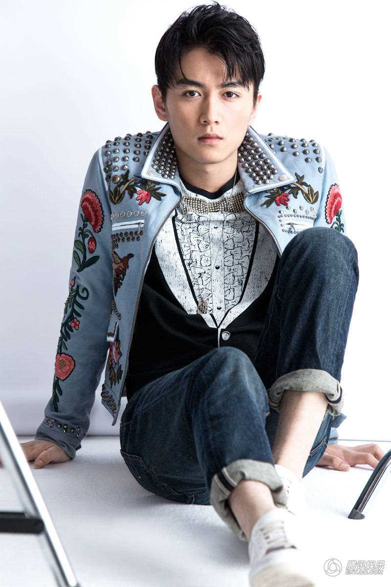 优质陈晓钉珠刺绣外套大显时尚型男魅力相册