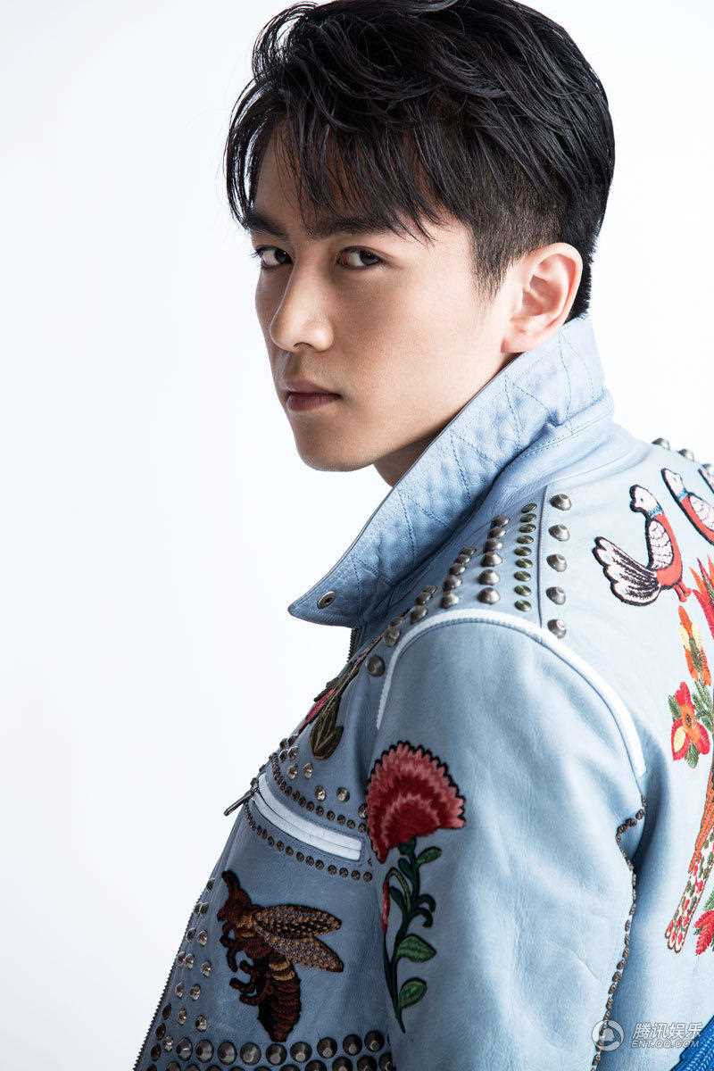 优质陈晓钉珠刺绣外套大显时尚型男魅力相册