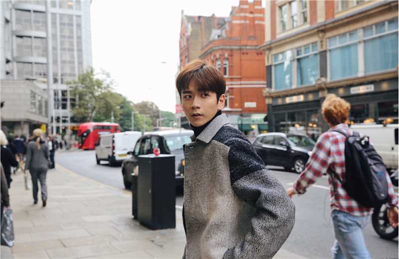 高清张皓宸徜徉伦敦街头尽显时尚潮流图集