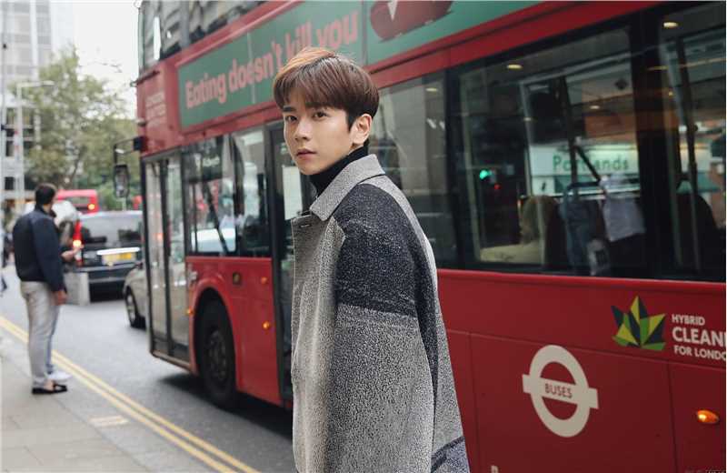 高清张皓宸徜徉伦敦街头尽显时尚潮流图集