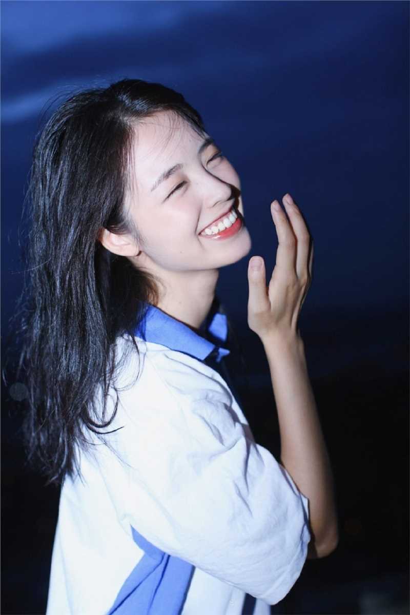 最全长发美女学生甜美笑容夜景壁纸