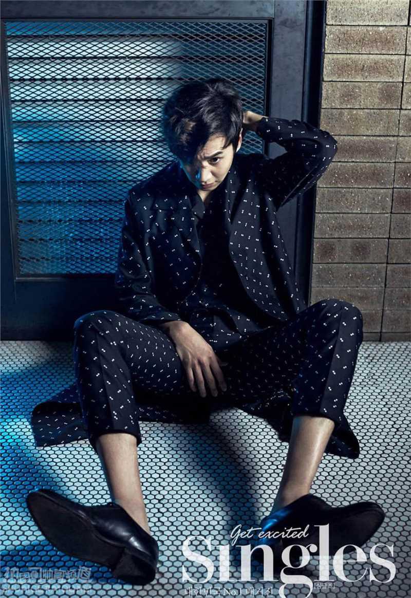 最新韩国帅哥李光洙《singels》时尚杂志封面壁纸