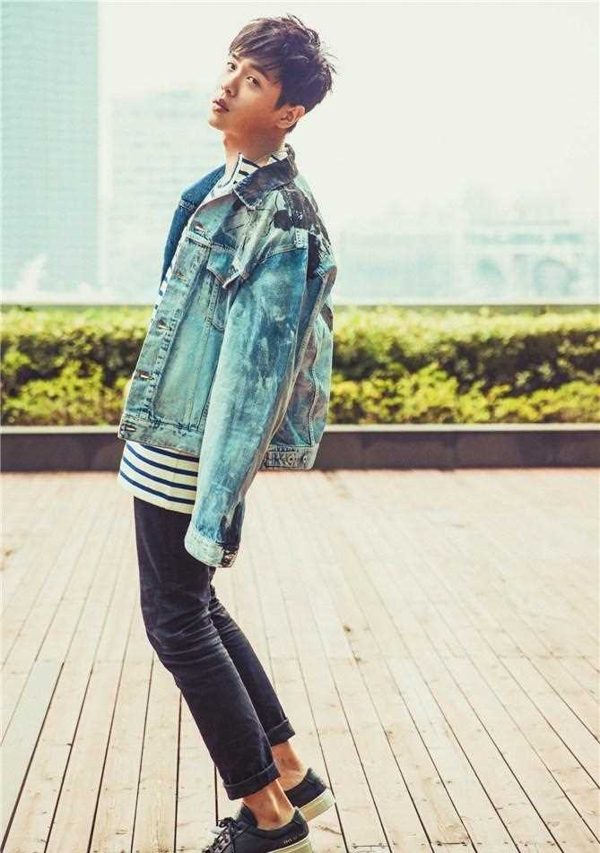 最新张若昀时尚潮流穿搭痞帅少年感十足图集