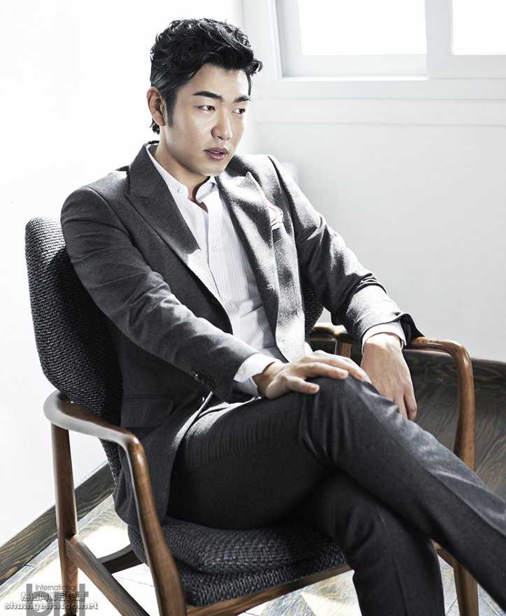 高清韩国男明星李钟赫bntnews时尚杂志封面图集