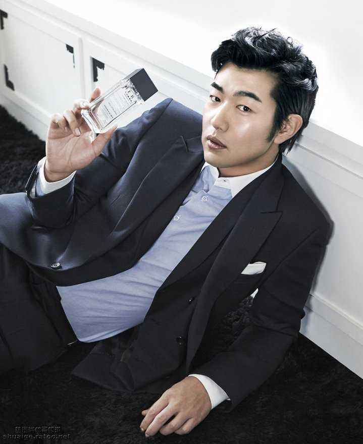 高清韩国男明星李钟赫bntnews时尚杂志封面图集