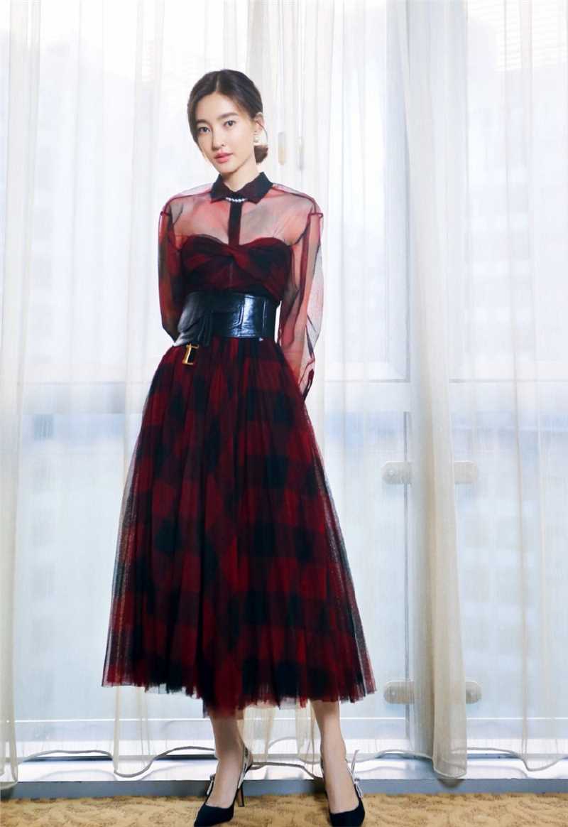 特别专辑王丽坤红色薄纱长裙端庄不失性感图片