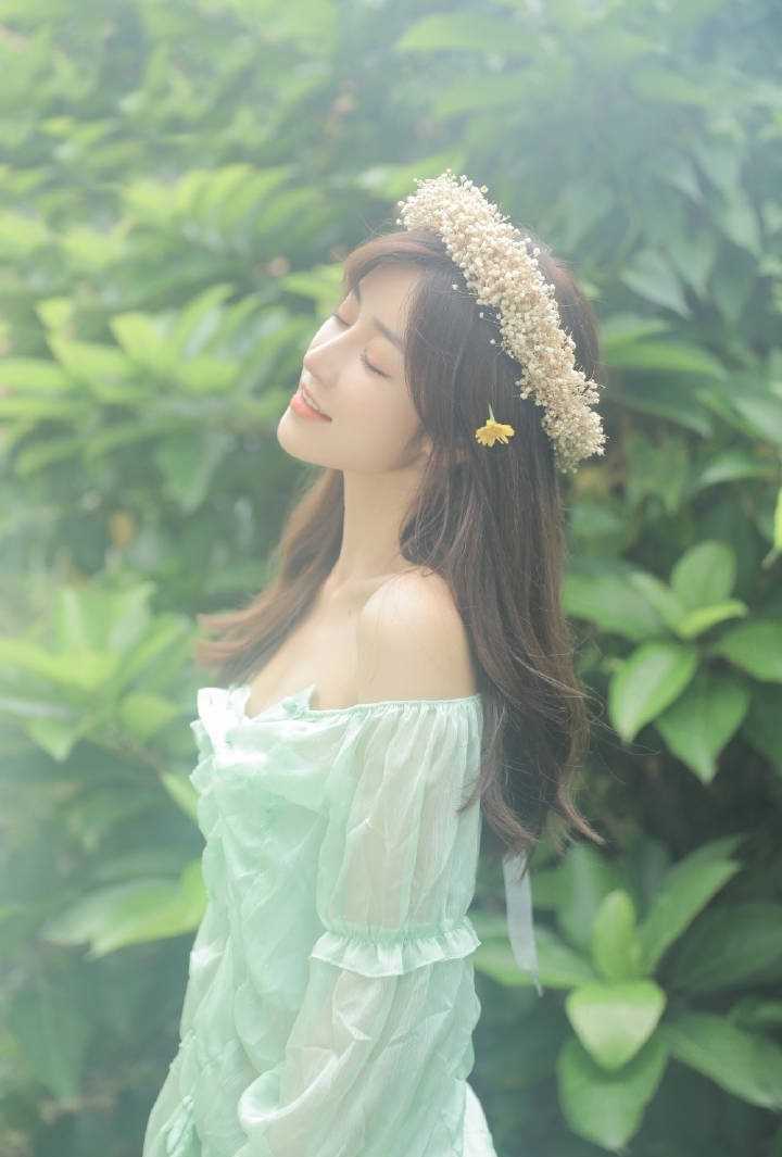 优质花环美女圆润香肩精致锁骨图片