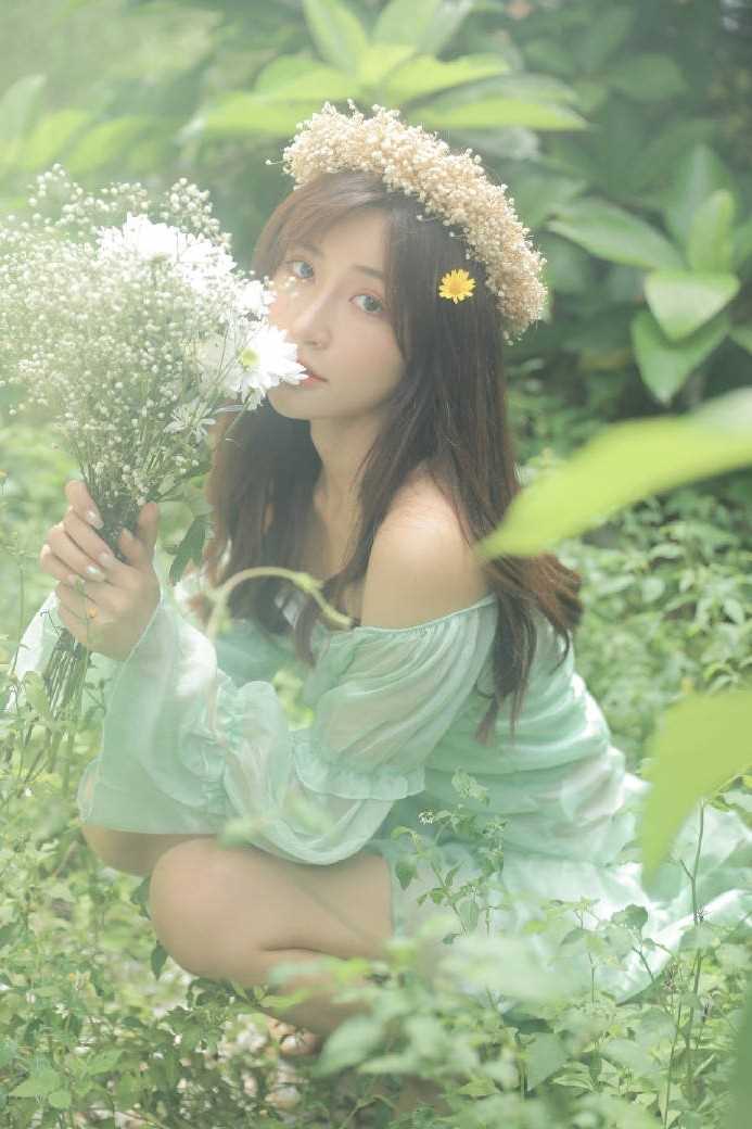 优质花环美女圆润香肩精致锁骨图片