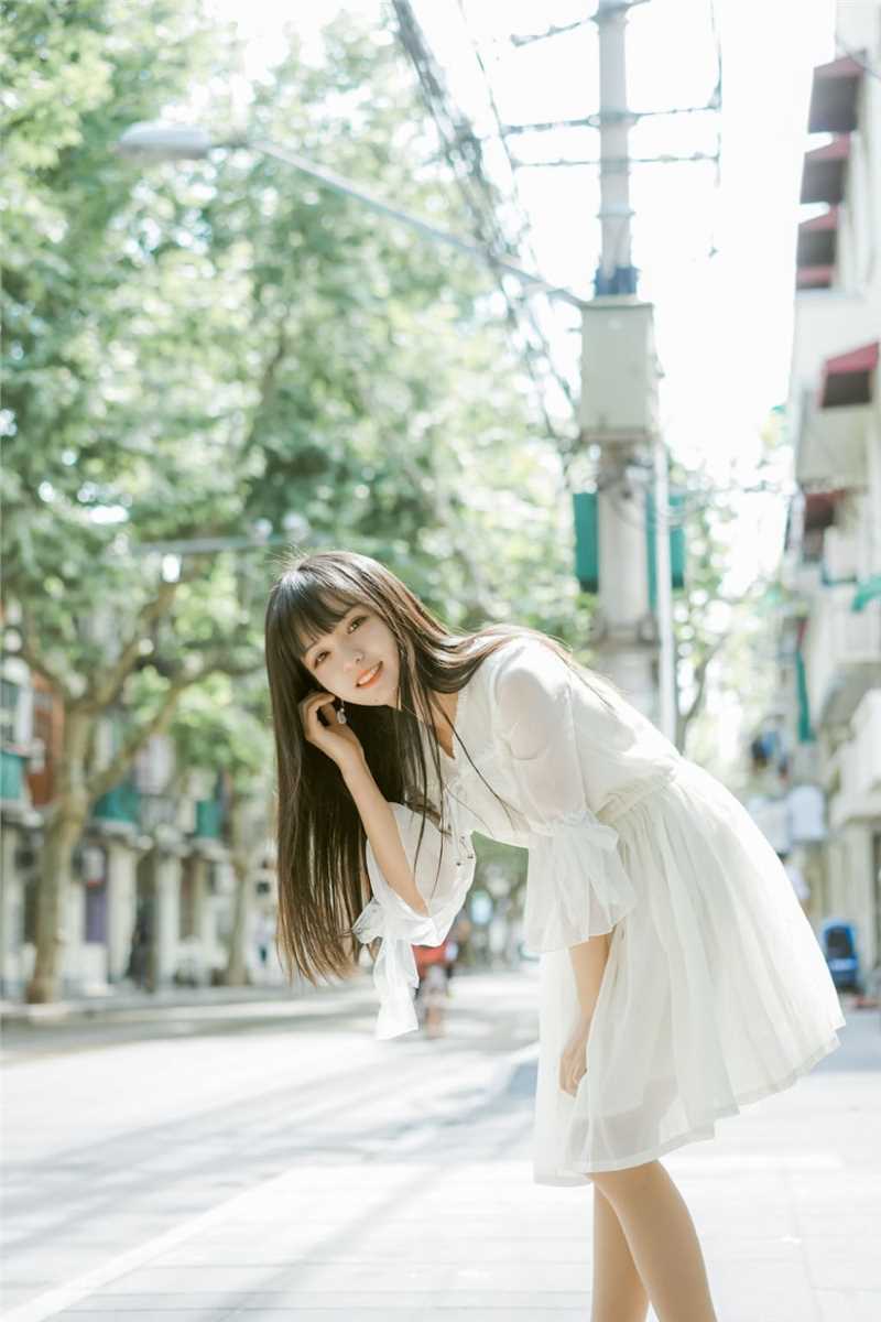 精选清纯女神甜美动人街拍图册