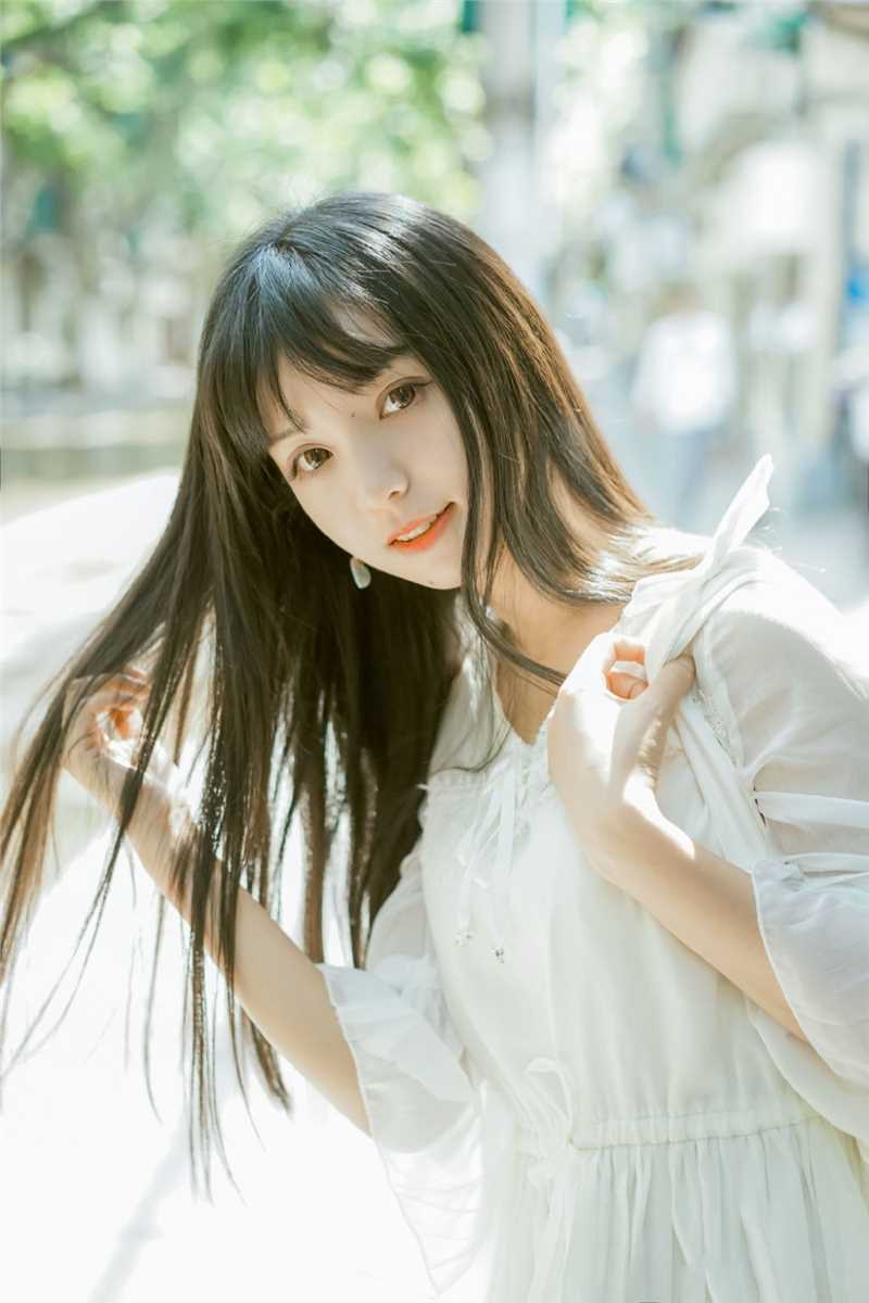 精选清纯女神甜美动人街拍图册