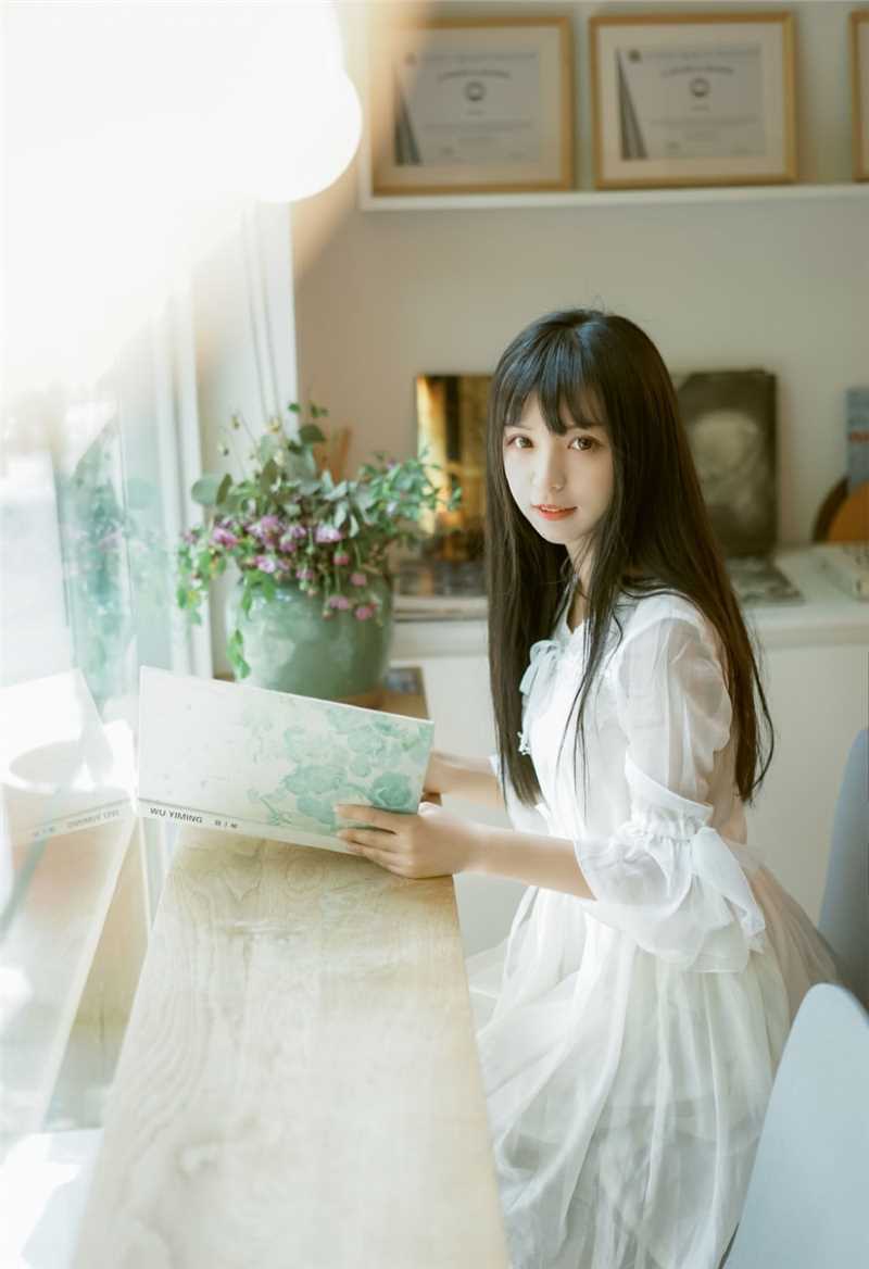 精选清纯女神甜美动人街拍图册