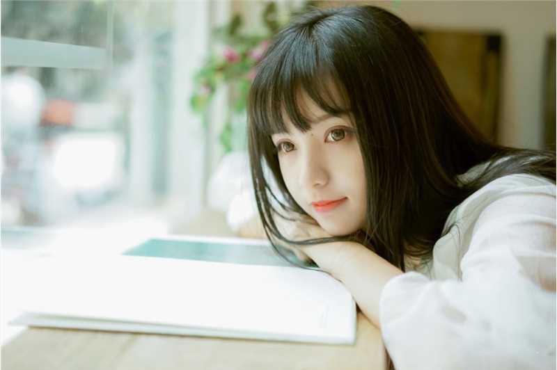 精选清纯女神甜美动人街拍图册