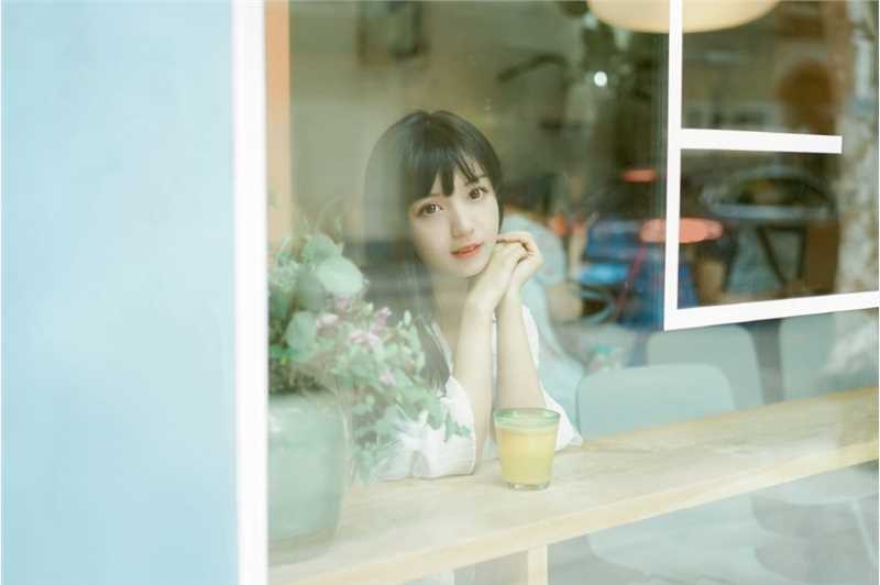 精选清纯女神甜美动人街拍图册