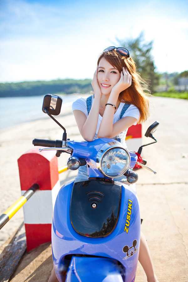 优质性感狂放花间女子艺术摄影相册