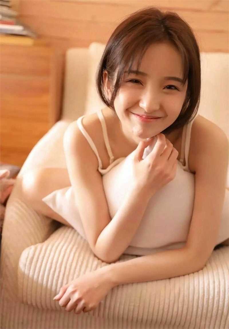 高清性感甜美笑靥美人卧室私房照图册