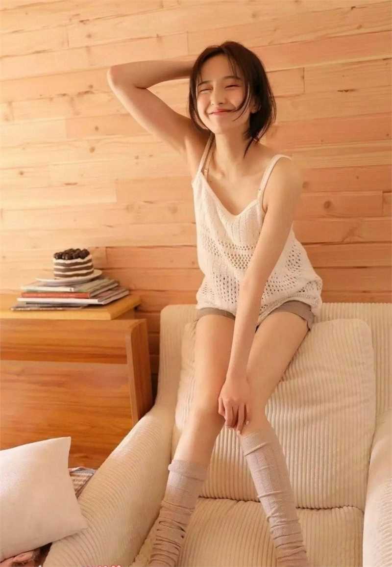 高清性感甜美笑靥美人卧室私房照图册