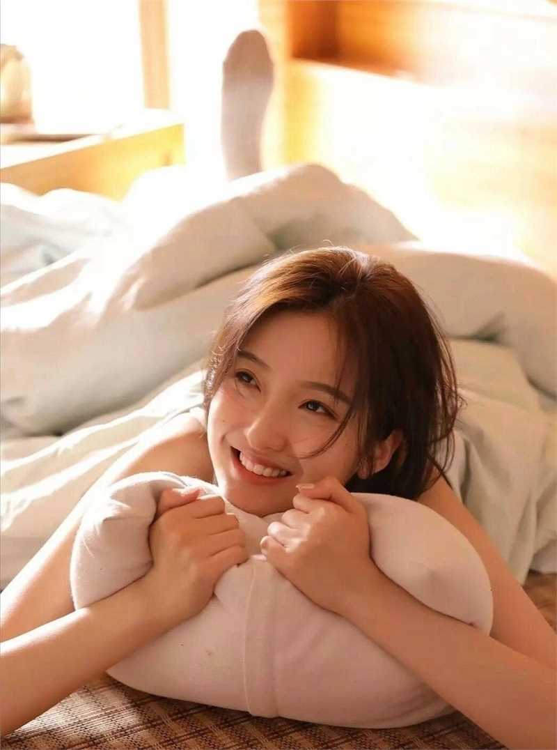 高清性感甜美笑靥美人卧室私房照图册