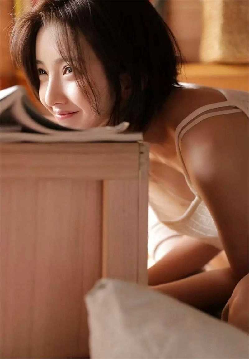 高清性感甜美笑靥美人卧室私房照图册