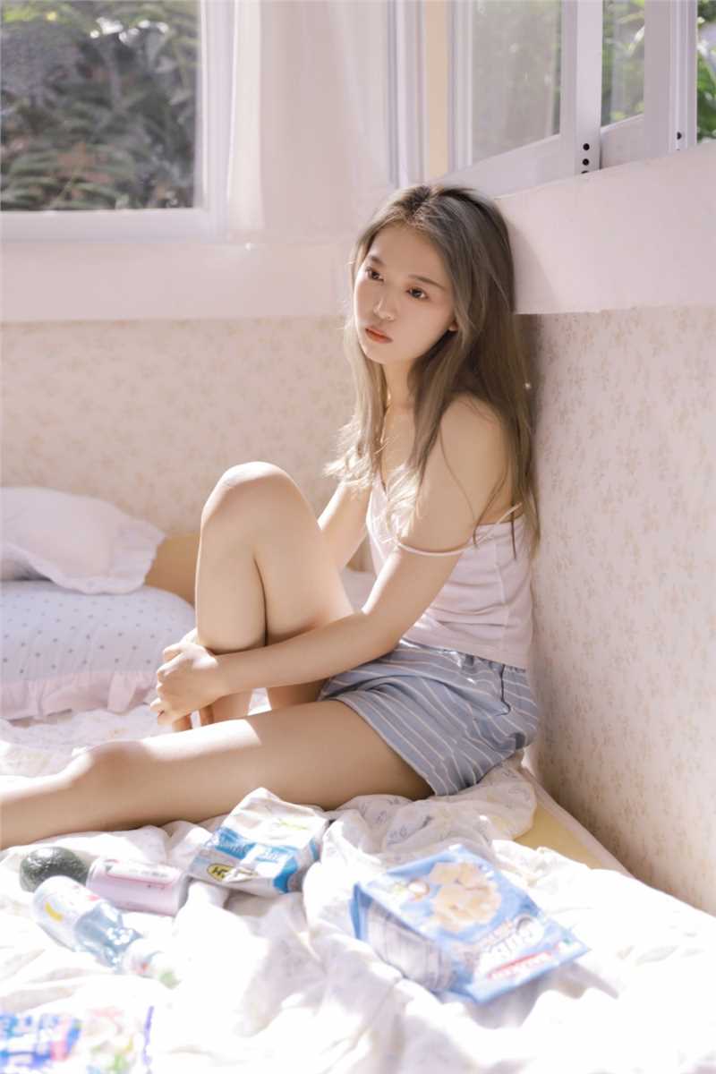 宅男女神丰满美女细长大长腿诱惑图