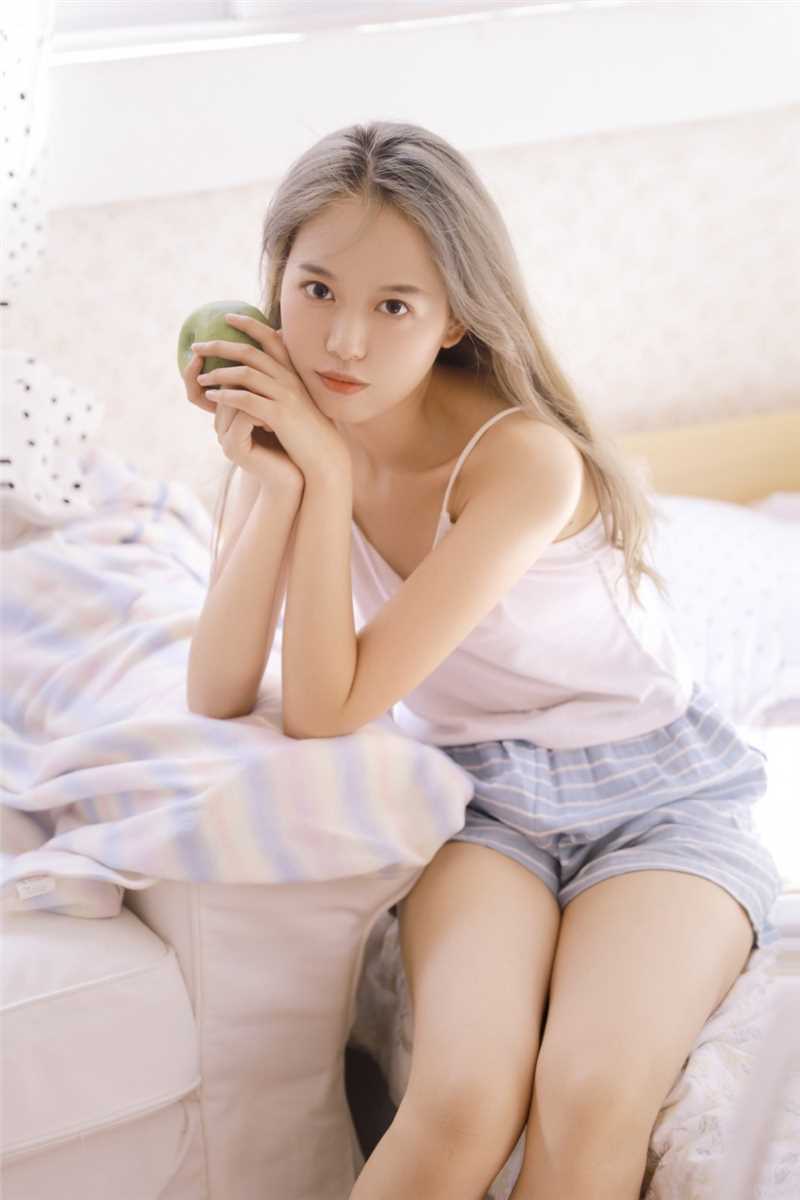 宅男女神丰满美女细长大长腿诱惑图