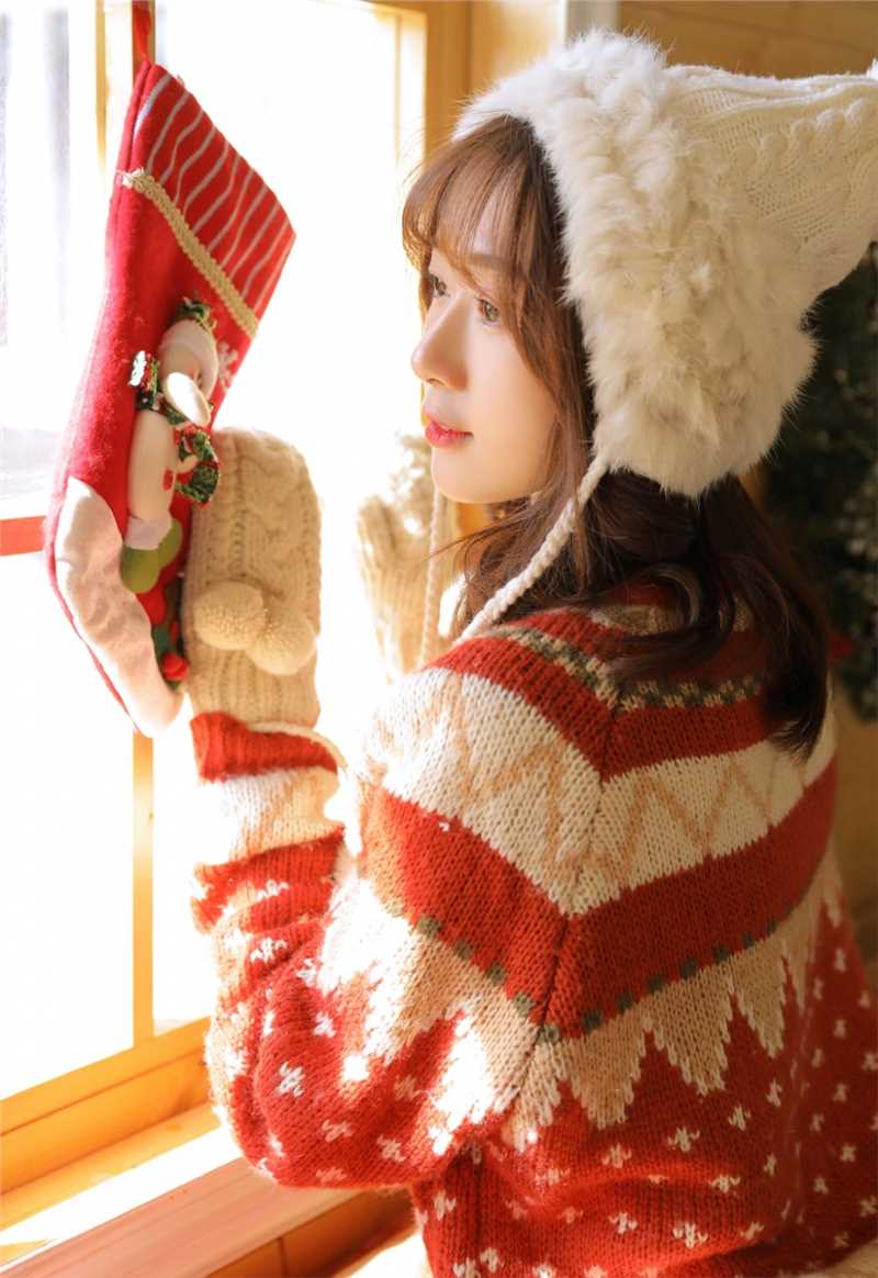 最新俏皮美女圣诞装甜美长腿撩人照图集