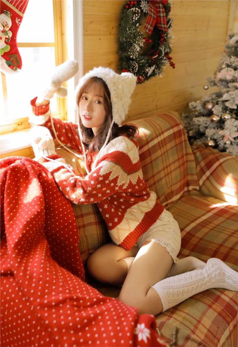 最新俏皮美女圣诞装甜美长腿撩人照图集