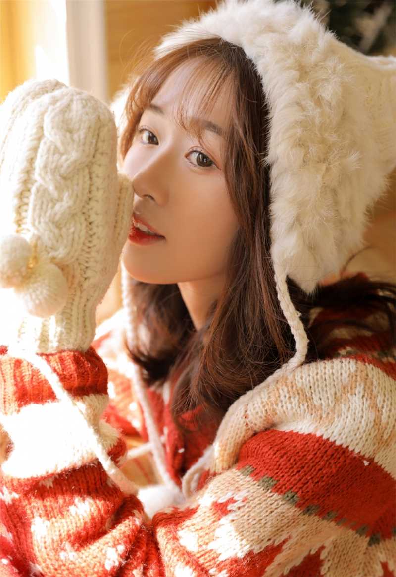最新俏皮美女圣诞装甜美长腿撩人照图集