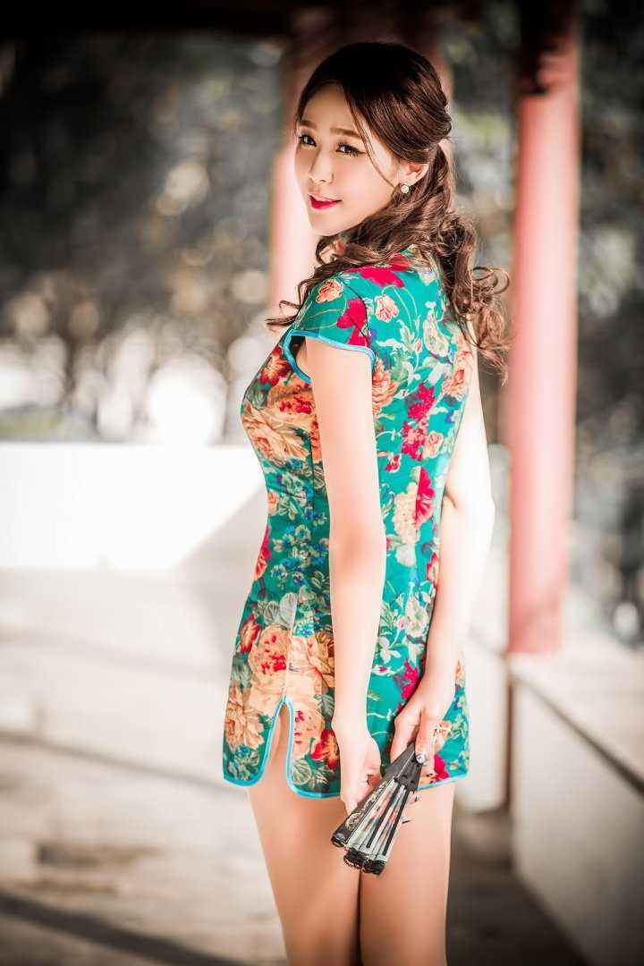 古代风韵旗袍美女户外高跟大长腿摄影性感照