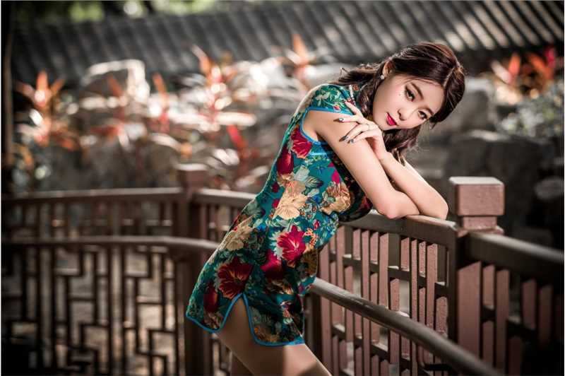 古代风韵旗袍美女户外高跟大长腿摄影性感照