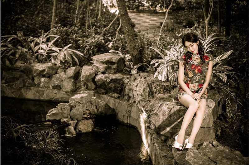 古代风韵旗袍美女户外高跟大长腿摄影性感照