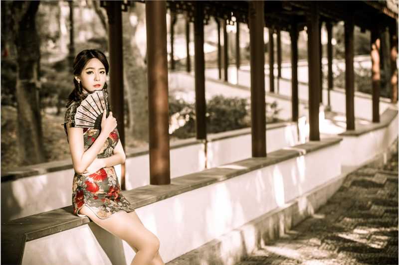 古代风韵旗袍美女户外高跟大长腿摄影性感照