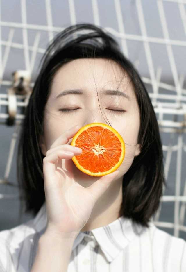 最新甜橙少女短发清纯天台唯美艺术壁纸