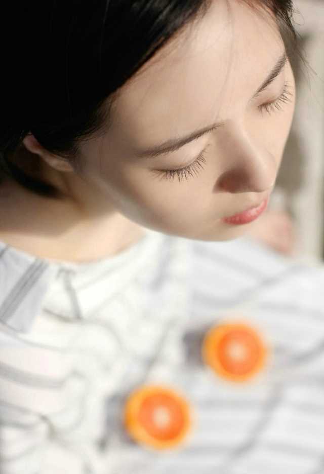 最新甜橙少女短发清纯天台唯美艺术壁纸